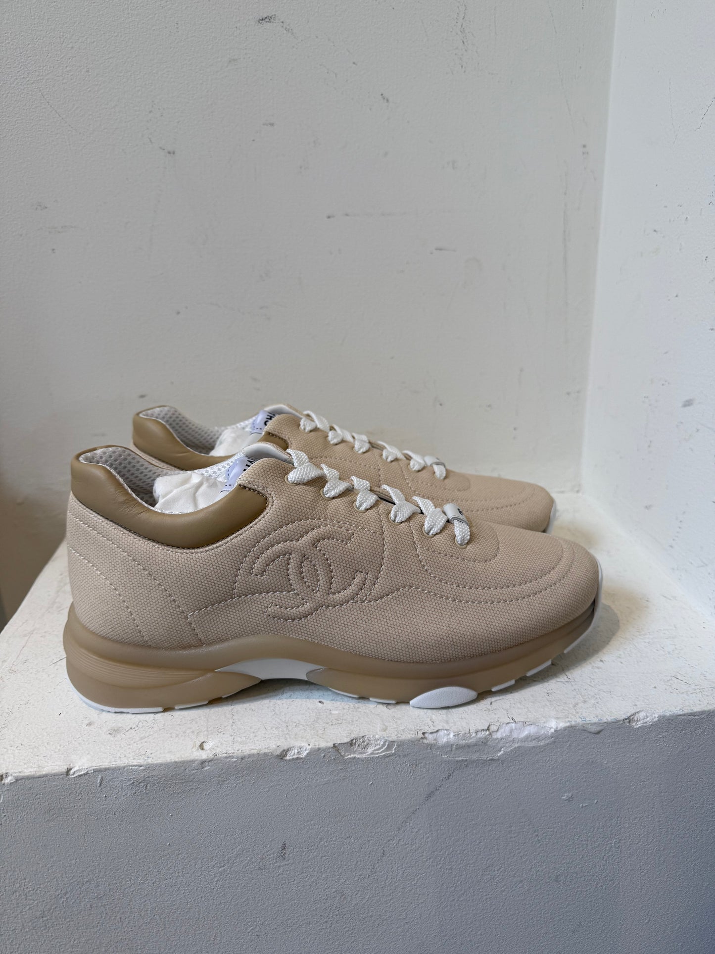 Chanel beige sneakers size 38.5
