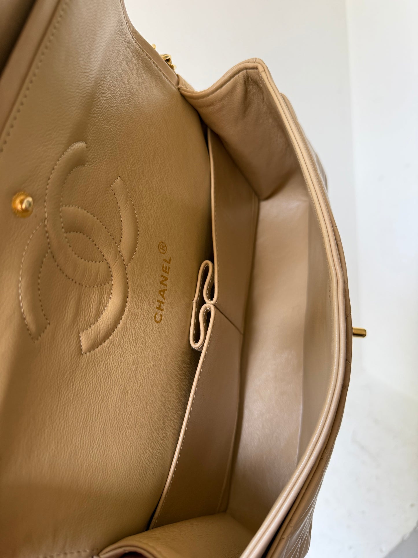 Chanel beige classic medium flapbag 4 serie