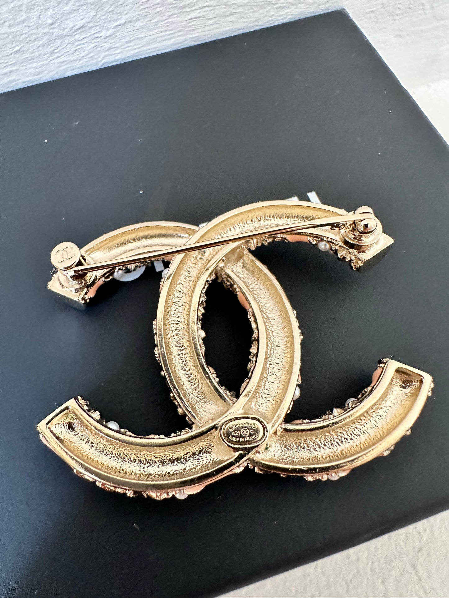 Chanel broche pink champagne