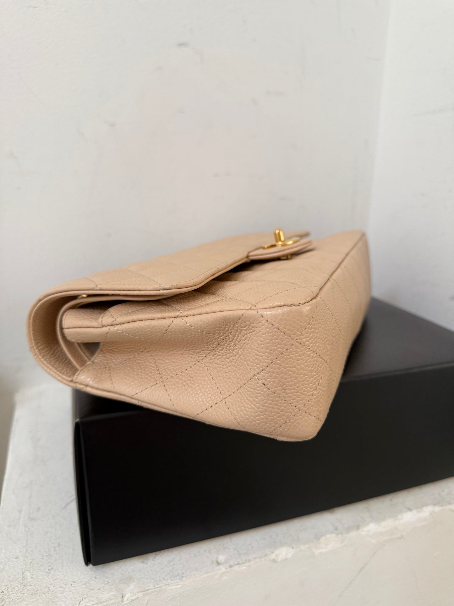 Chanel beige classic flap medium in caviar leather 14-series