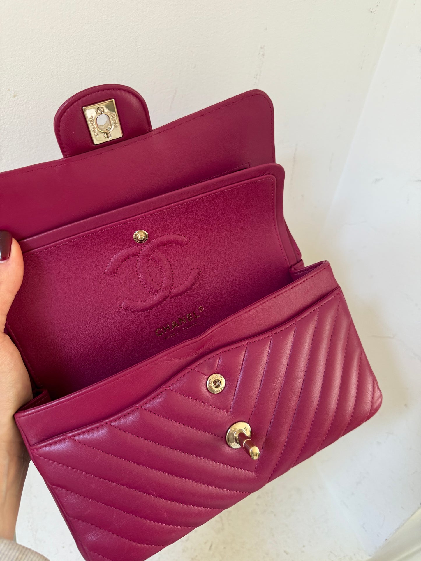 Chanel v-stitch small classic flap 2019