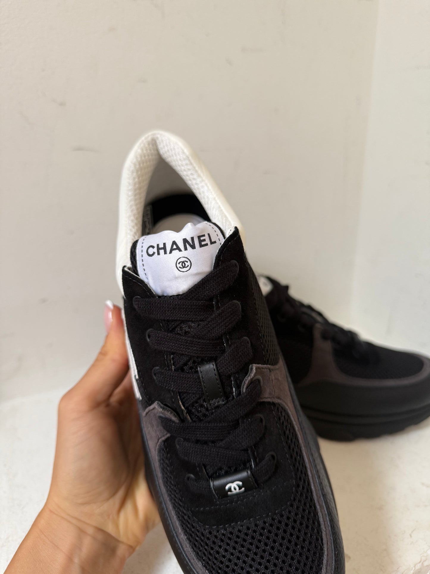 Chanel black sneaker white cc 38.5