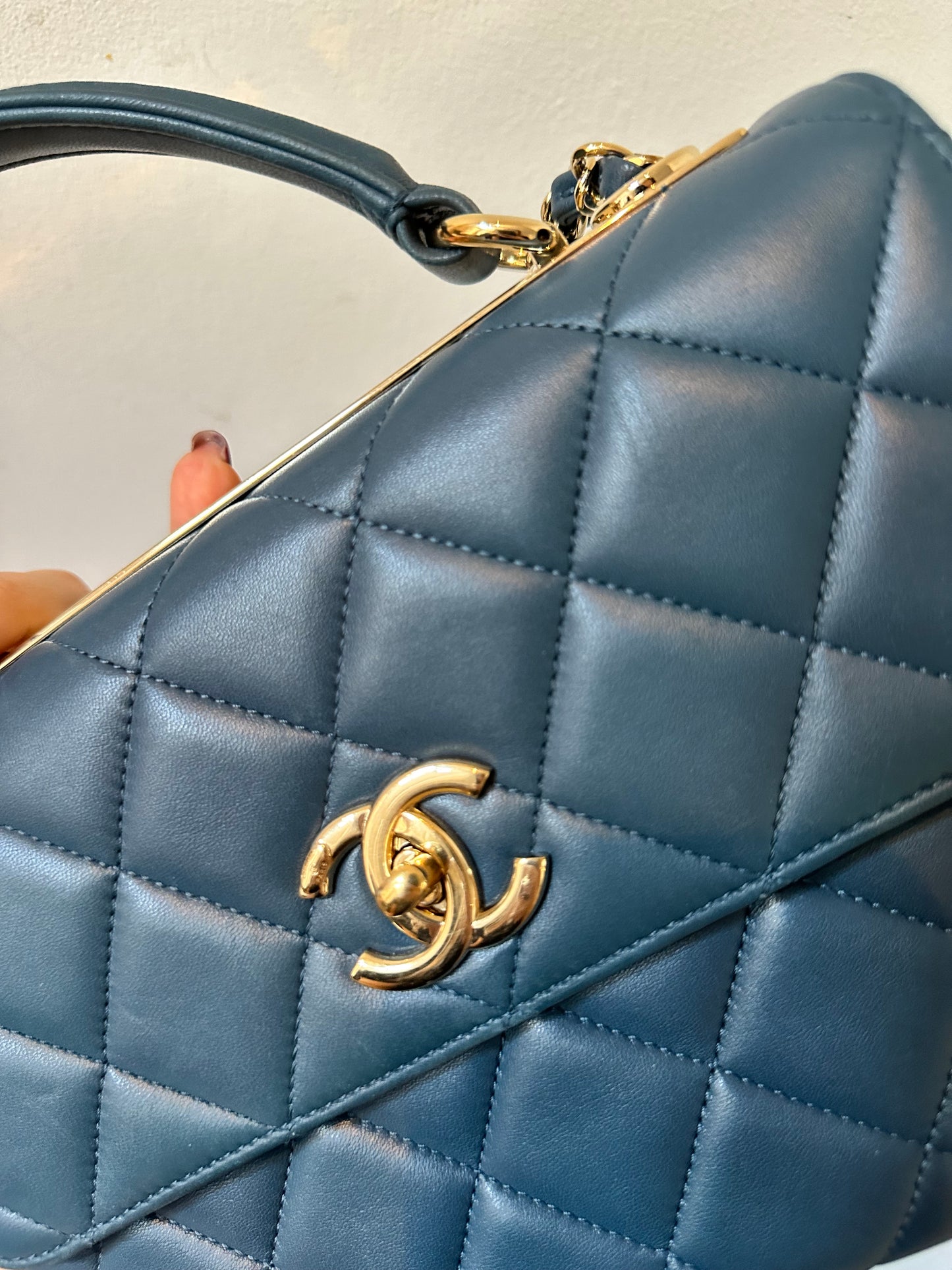 Chanel CC trendy in blue