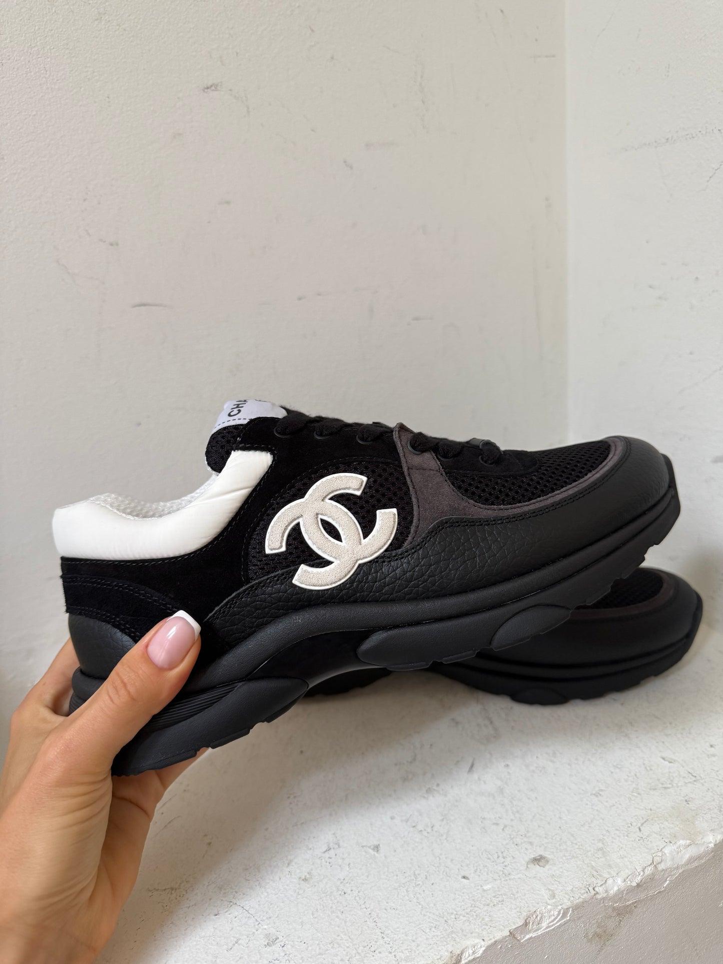 Chanel black sneaker white cc 38.5