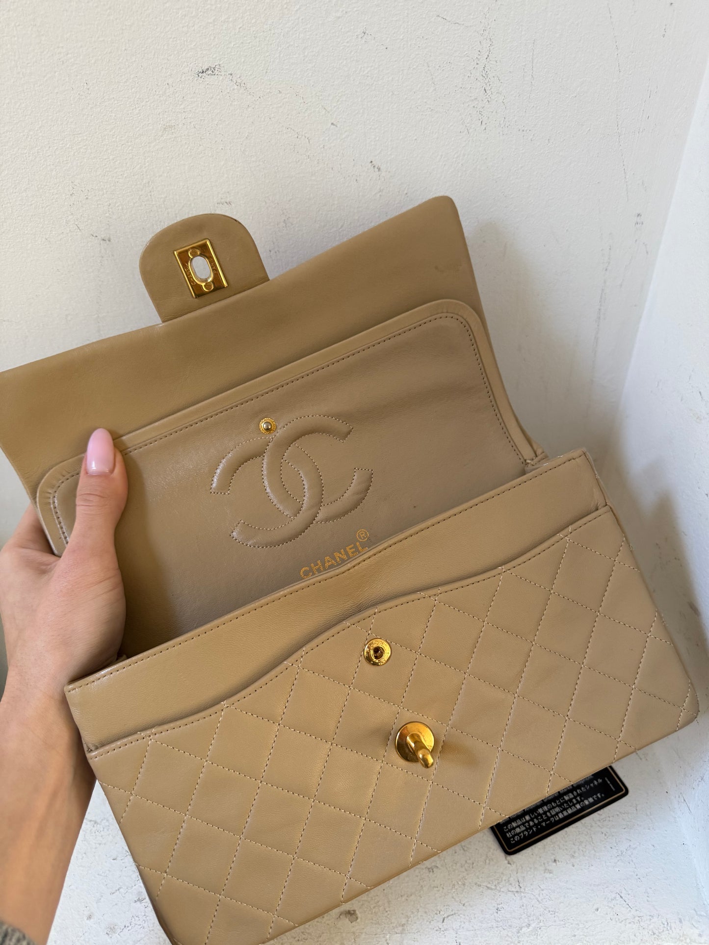 Chanel beige medium flap 1989-1991 series