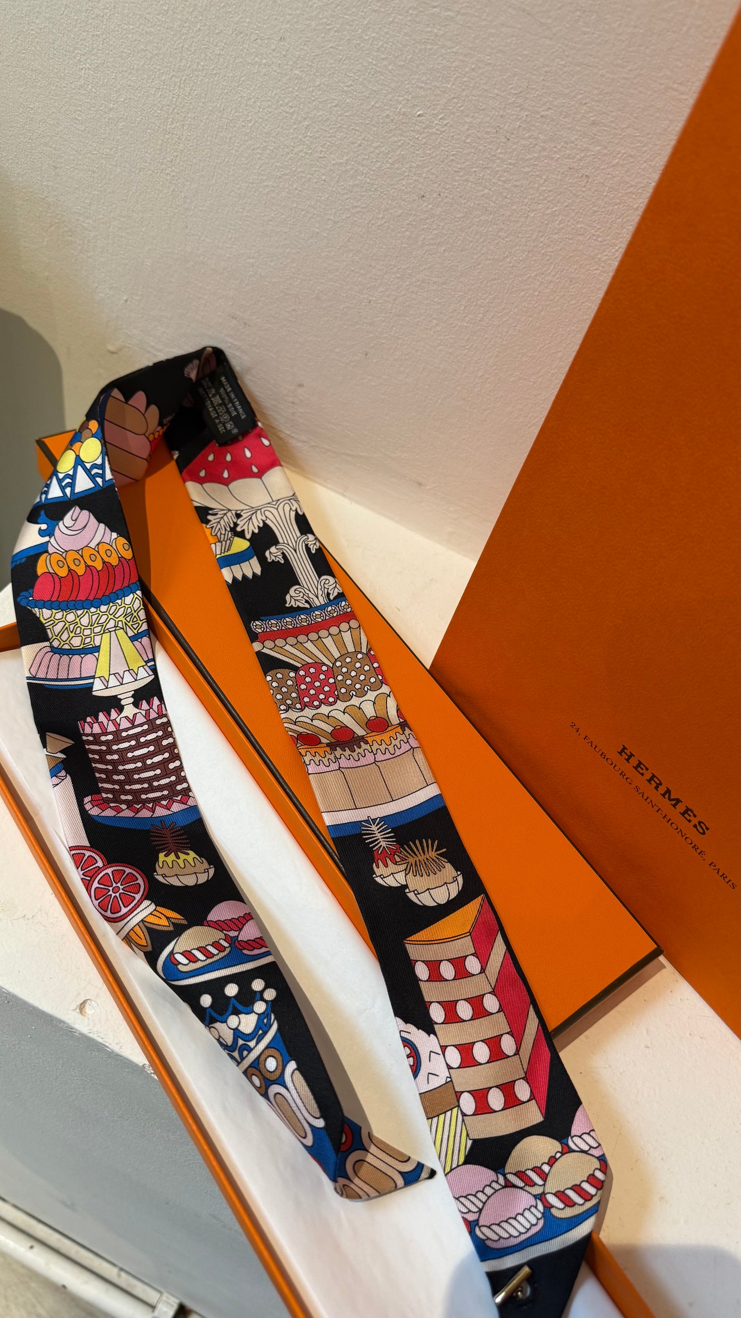 Limited edition twilly with charm