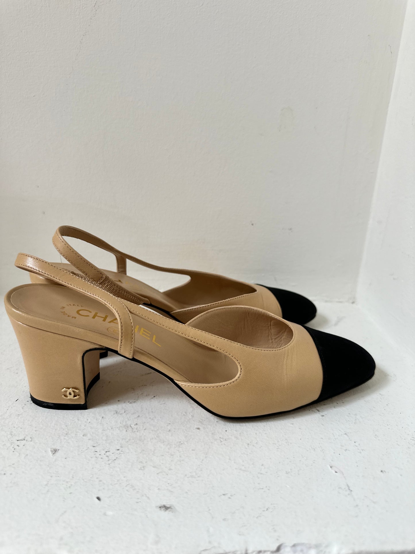 Chanel slingbacks in beige size 38