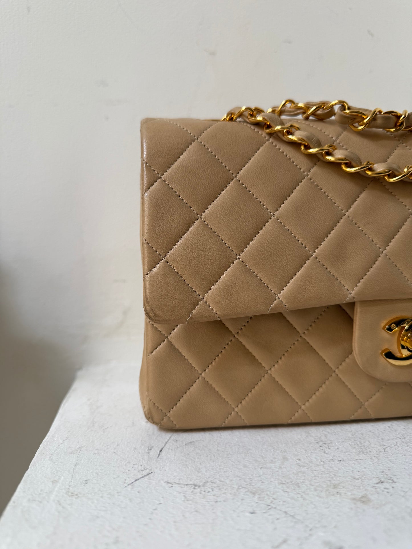 Chanel beige classic medium flapbag 4 serie