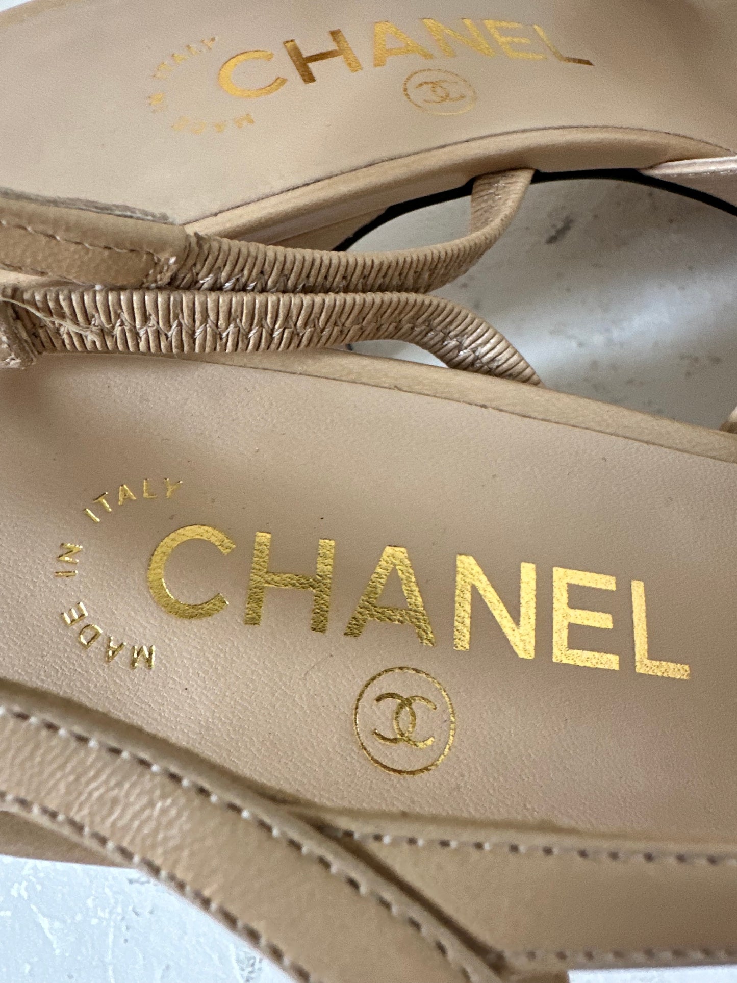 Chanel slingbacks in beige size 38