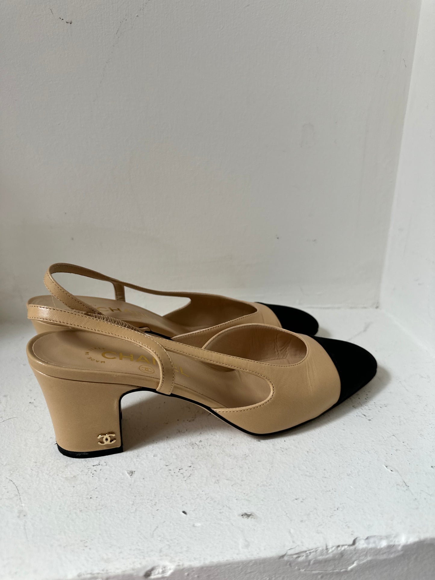 Chanel slingbacks in beige size 38