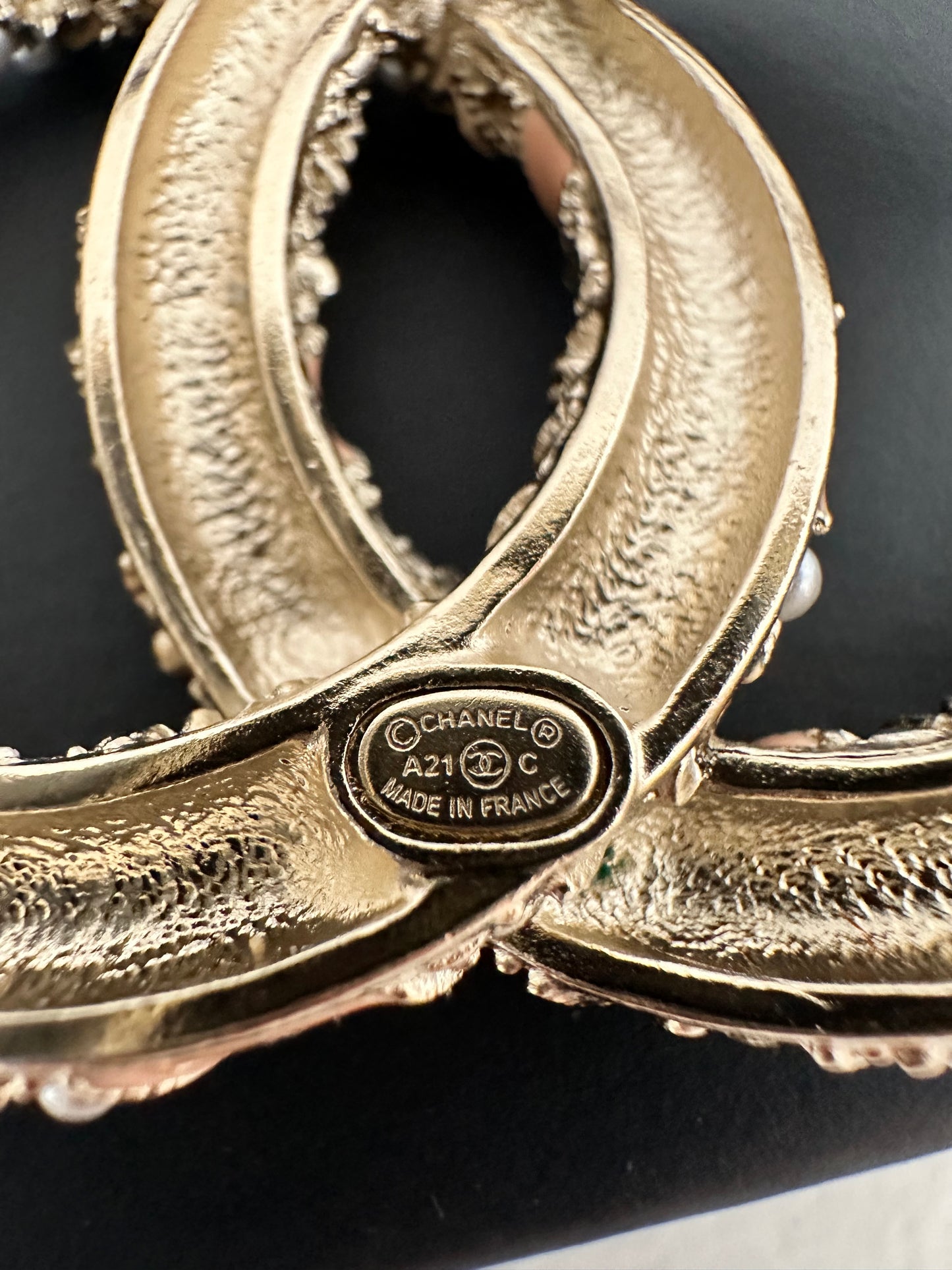 Chanel broche pink champagne