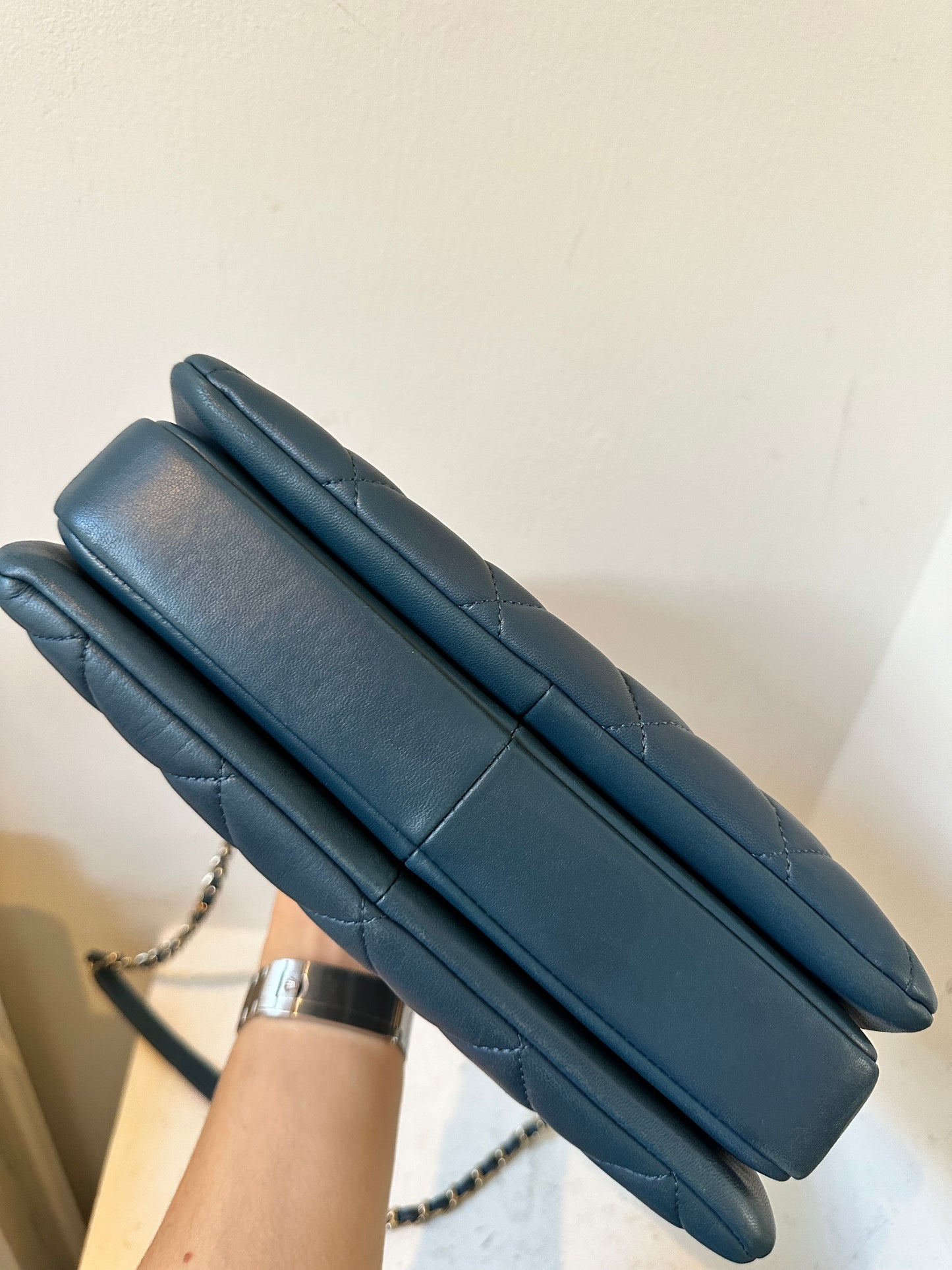Chanel CC trendy in blue
