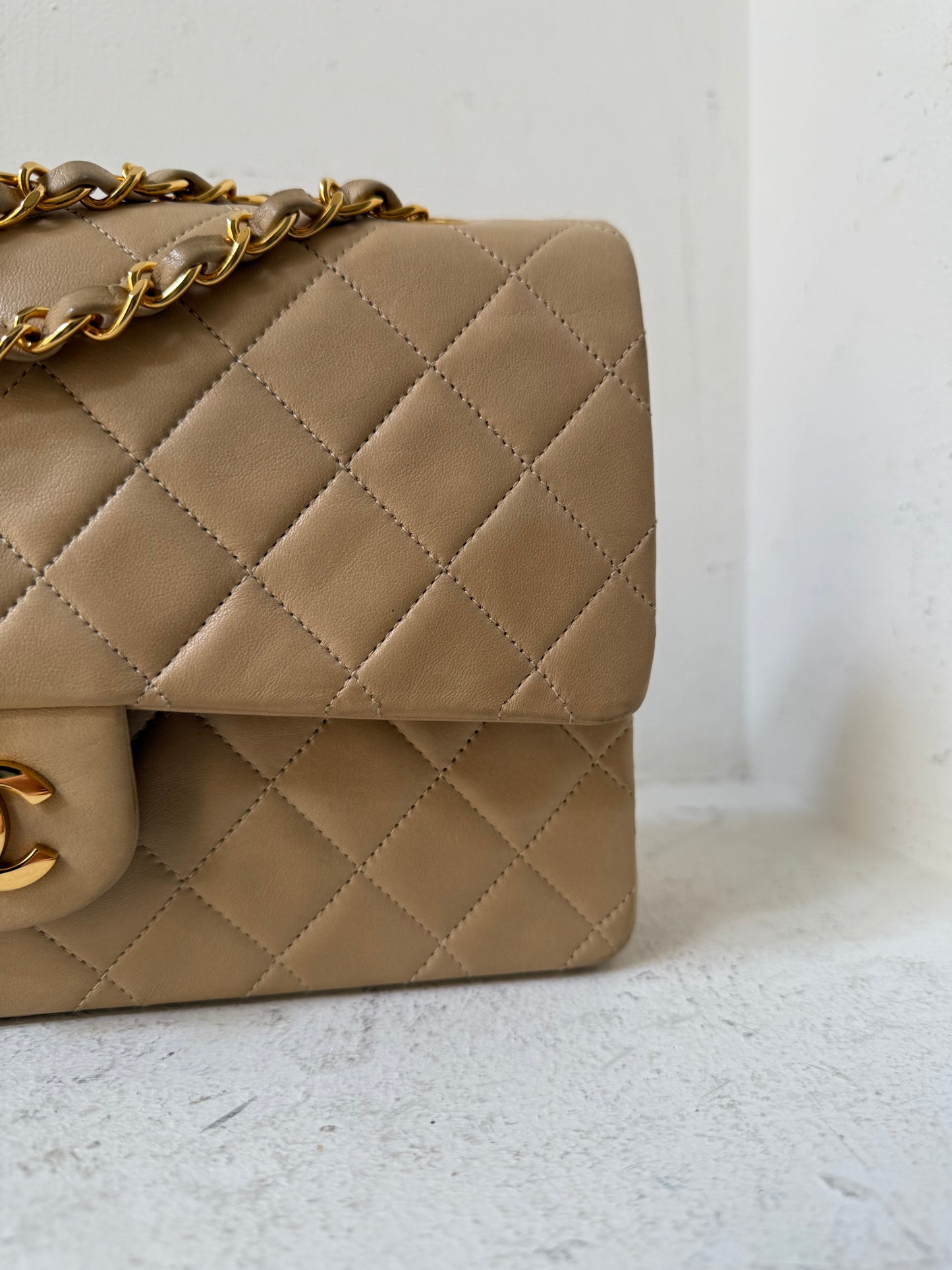 Chanel beige classic medium flapbag 4 serie