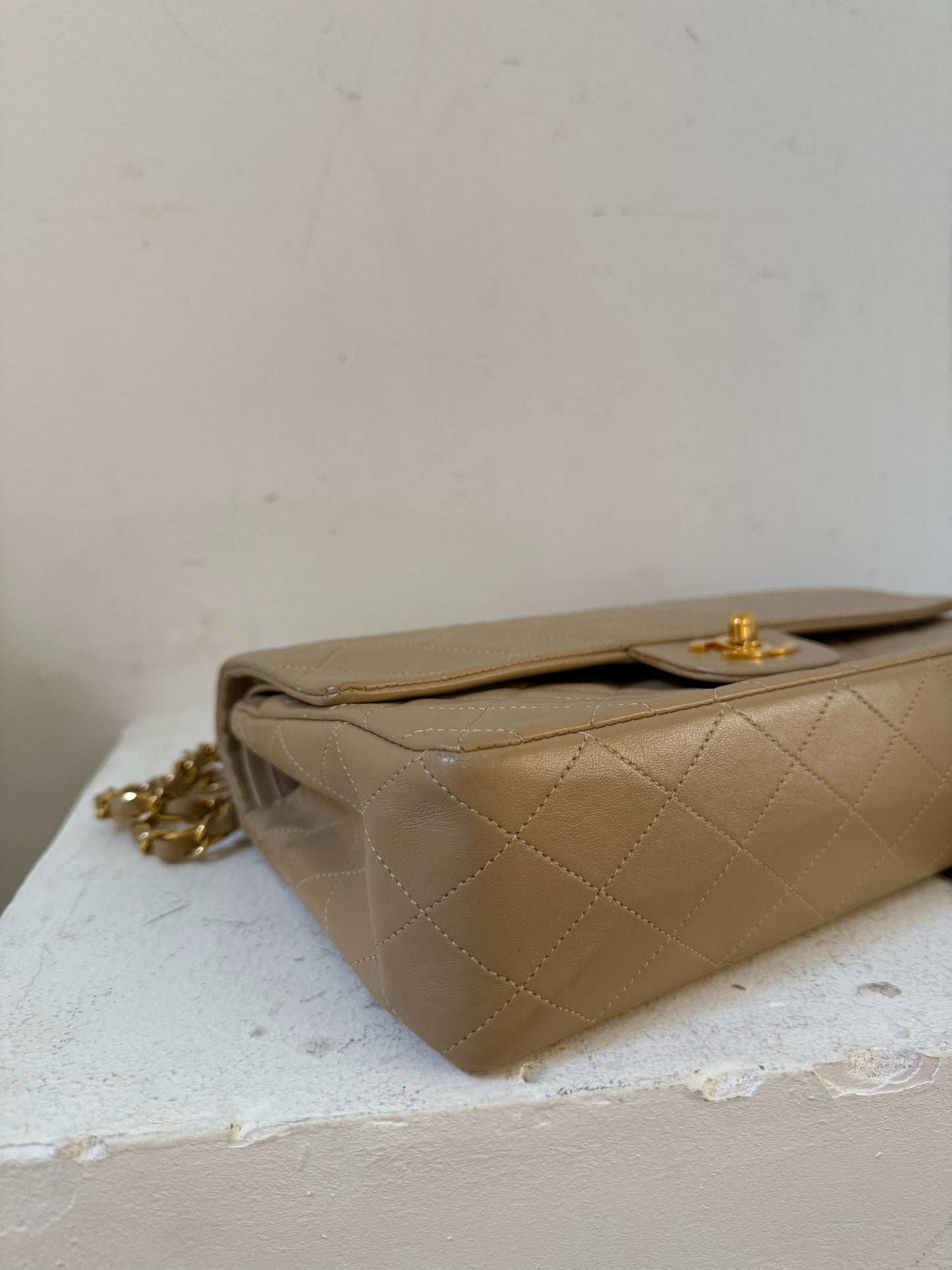 Chanel beige medium flap 1989-1991 series
