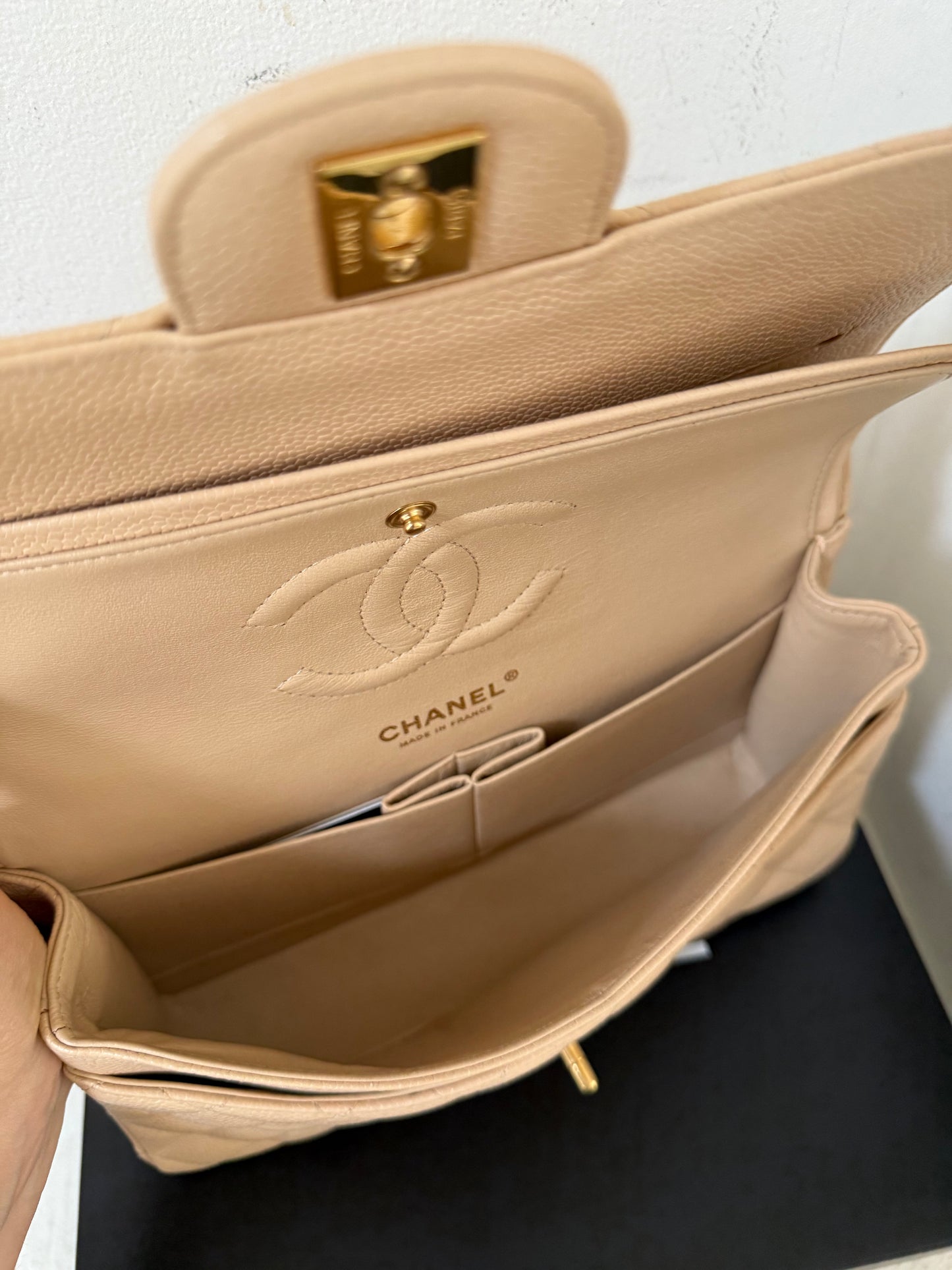 Chanel beige classic flap medium in caviar leather 14-series