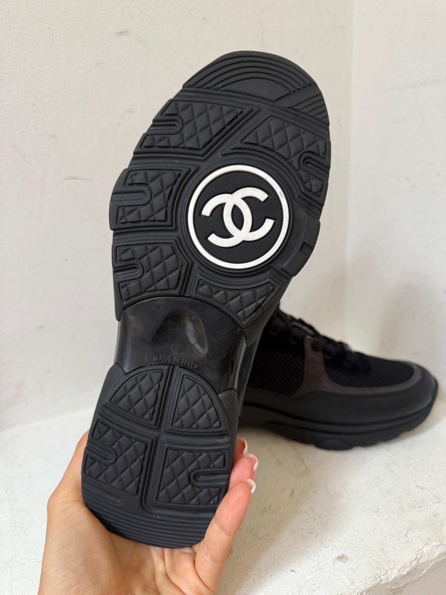 Chanel black sneaker white cc 38.5