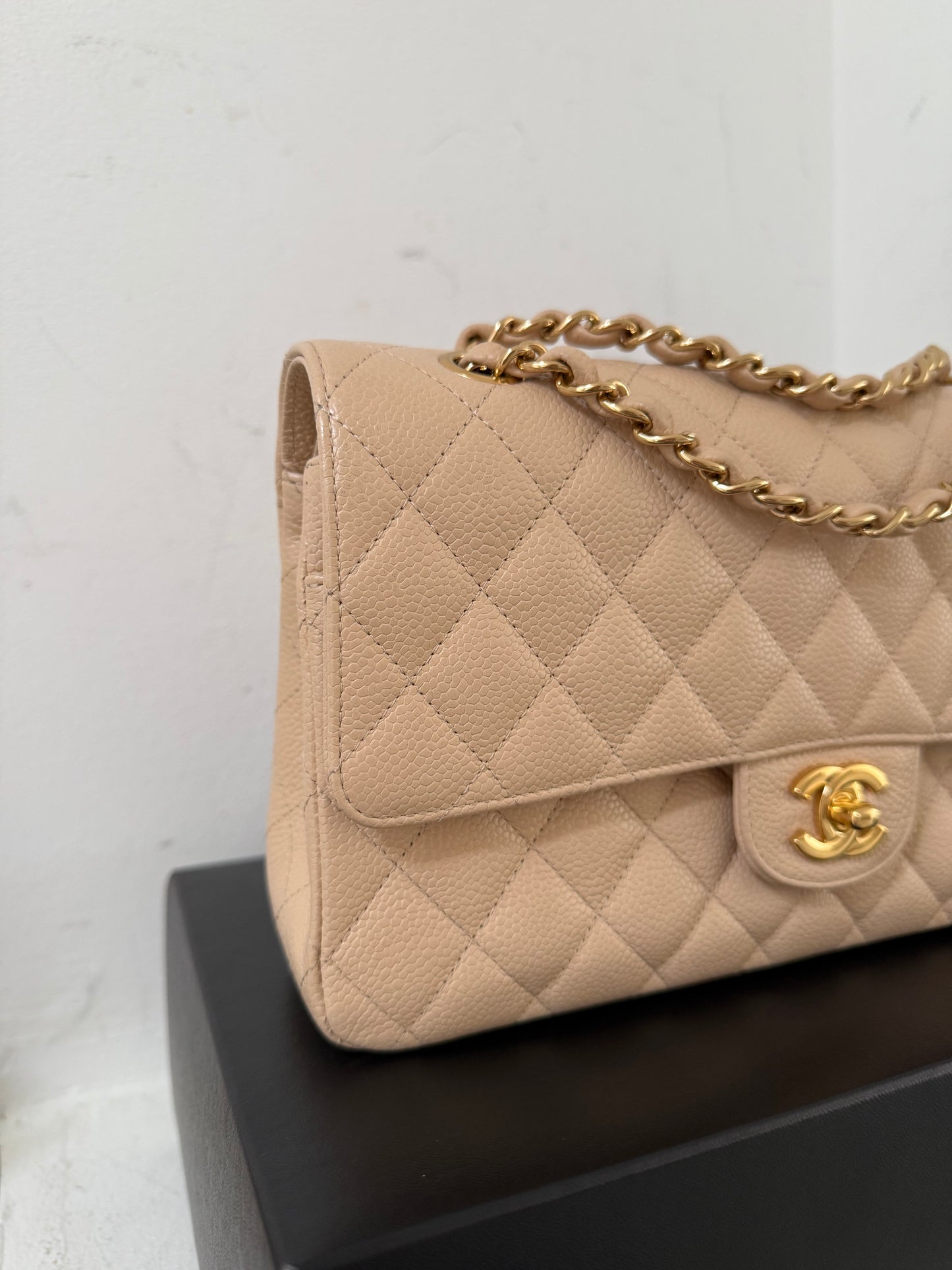 Chanel beige classic flap medium in caviar leather 14-series