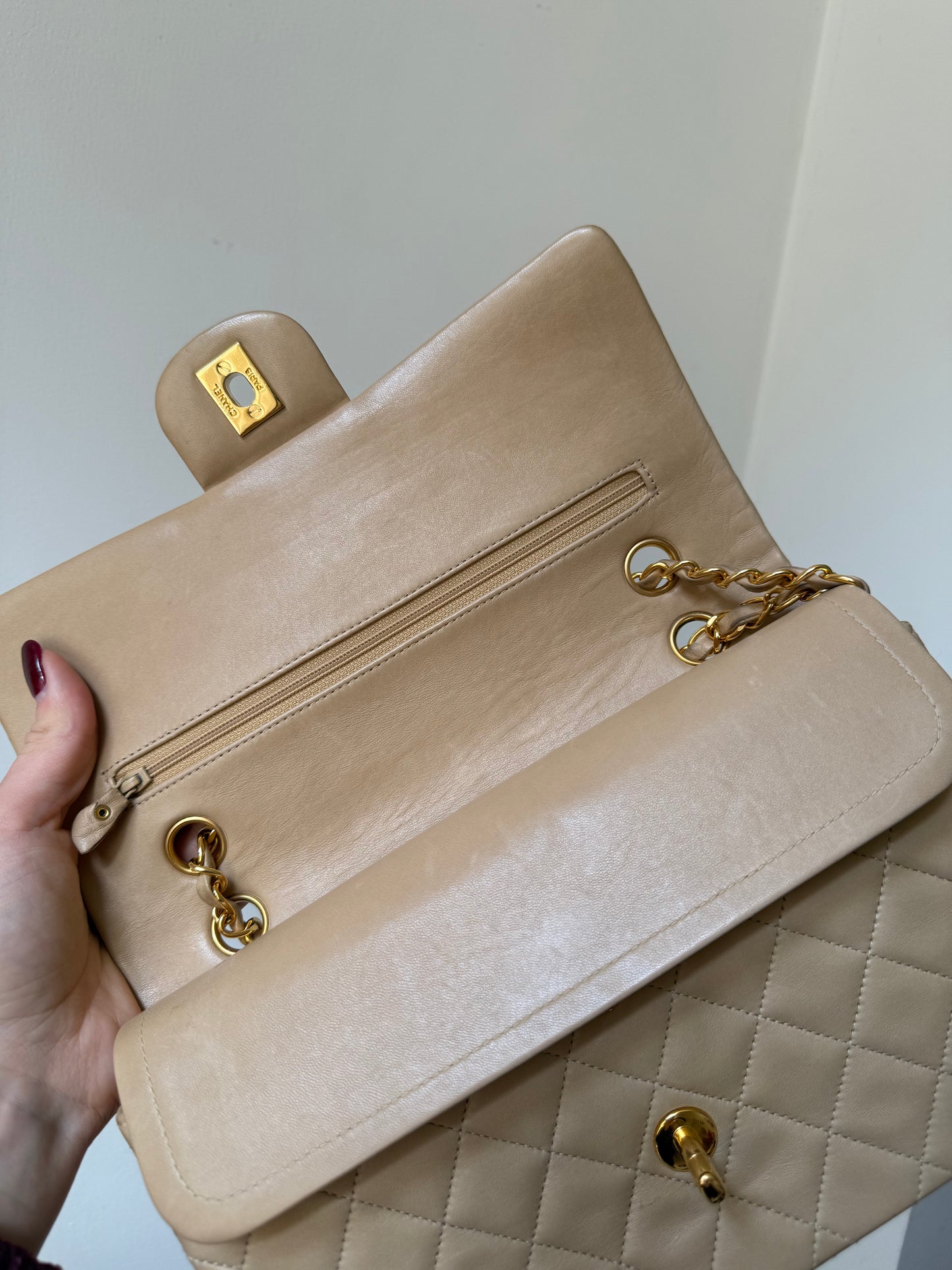 Chanel beige classic medium flapbag 4 serie