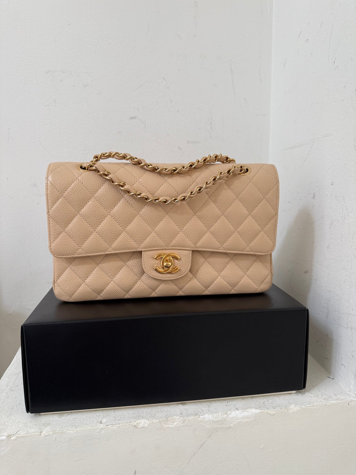Chanel beige classic flap medium in caviar leather 14-series