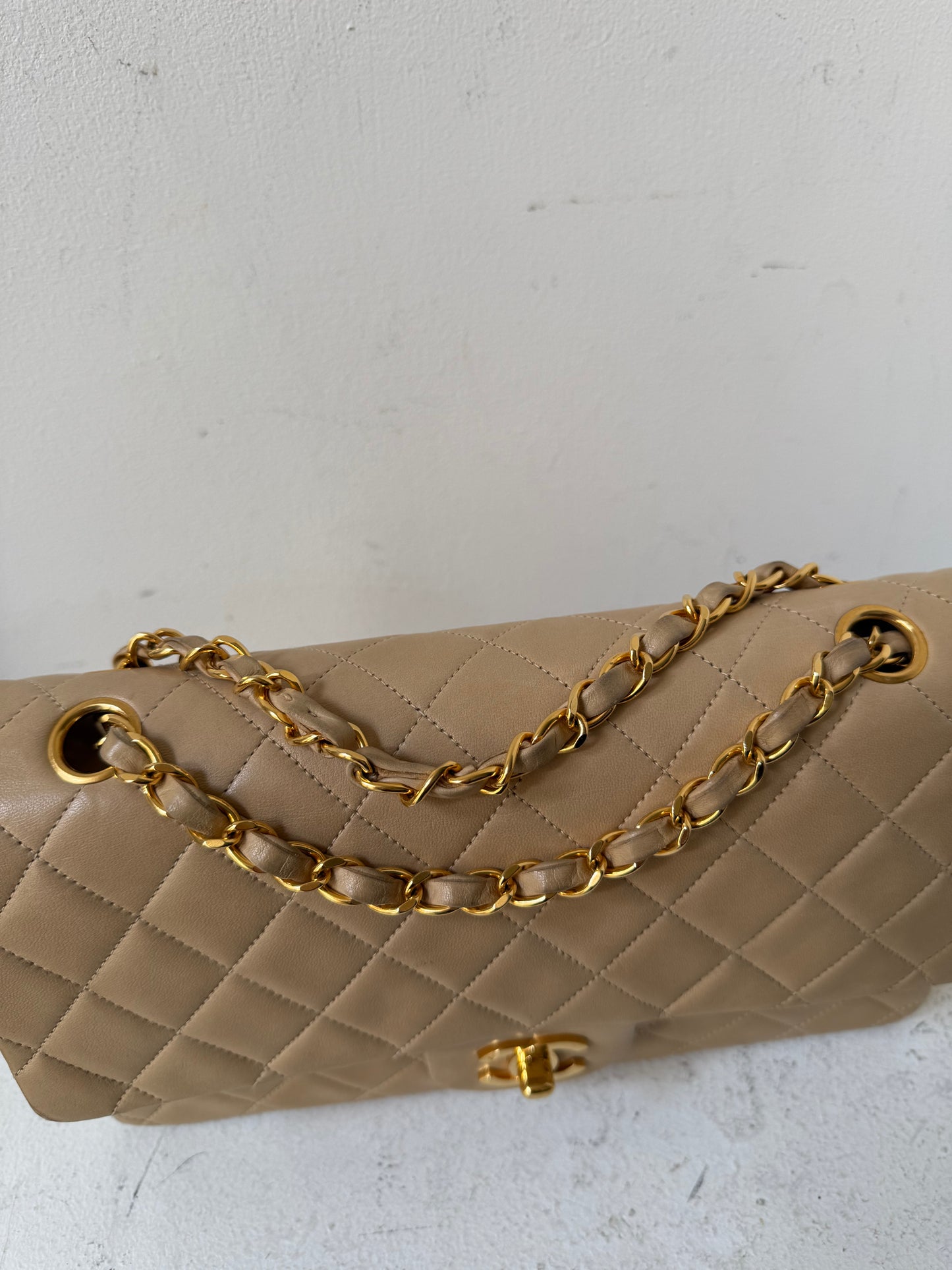 Chanel beige classic medium flapbag 4 serie