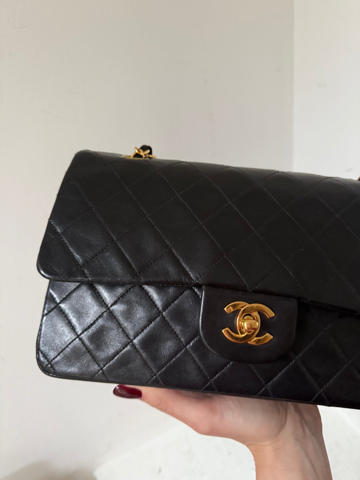 Chanel medium flapbag black 4 series
