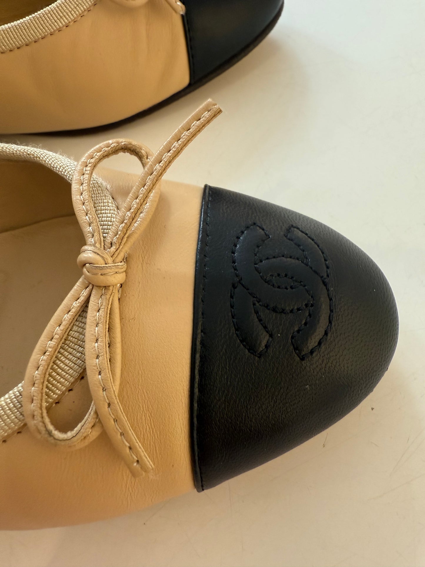 Chanel ballerina size 38 beige /black leather