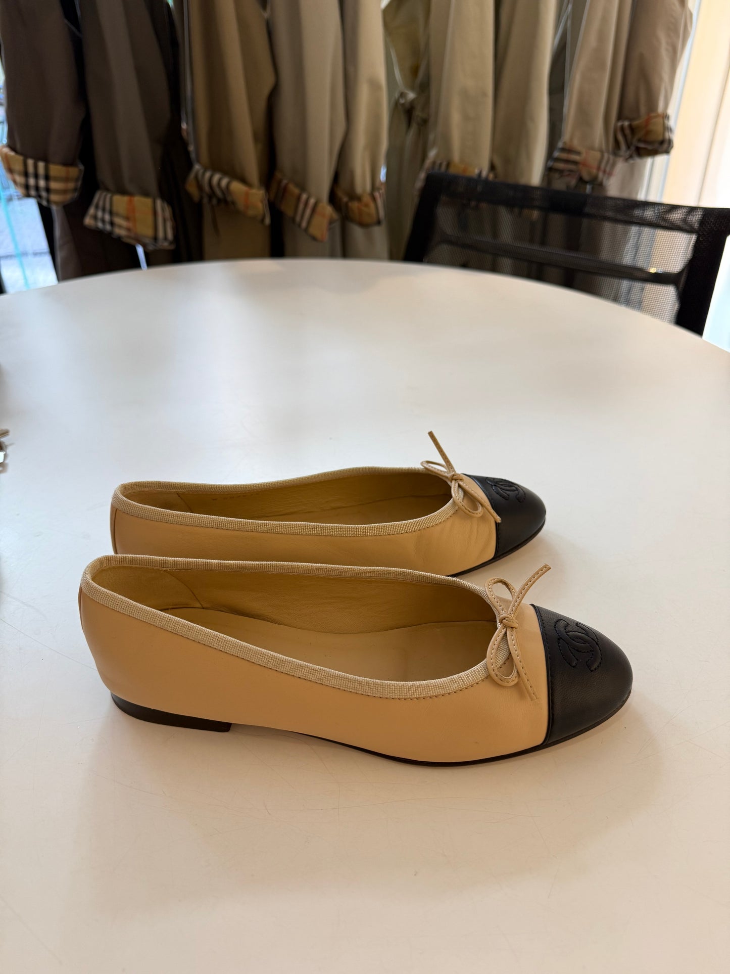 Chanel ballerina size 38 beige /black leather