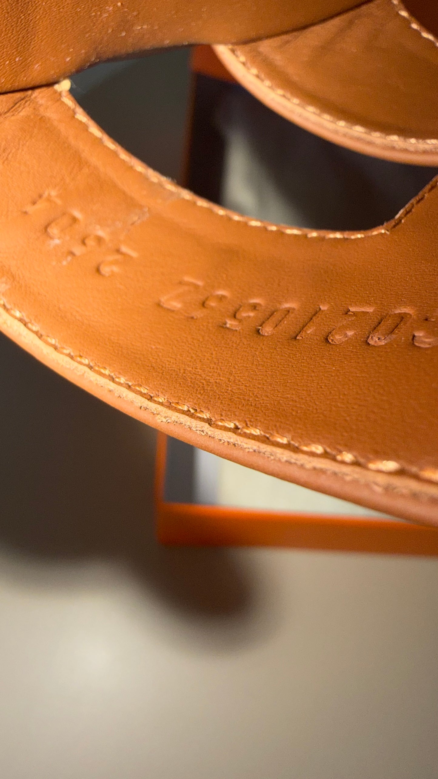 Hermes Oran color gold size 39