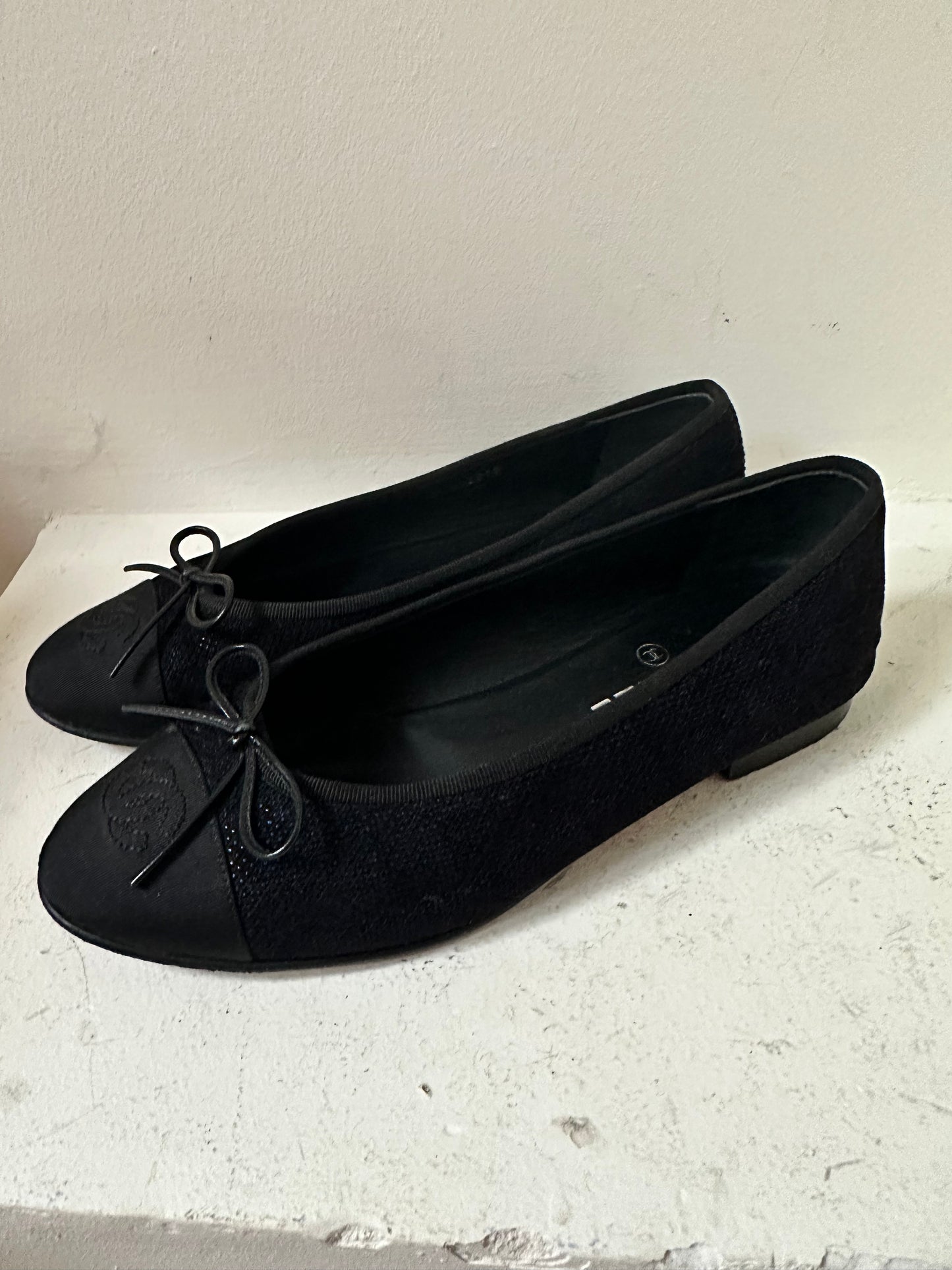 Chanel blue velvet ballerina 39 used