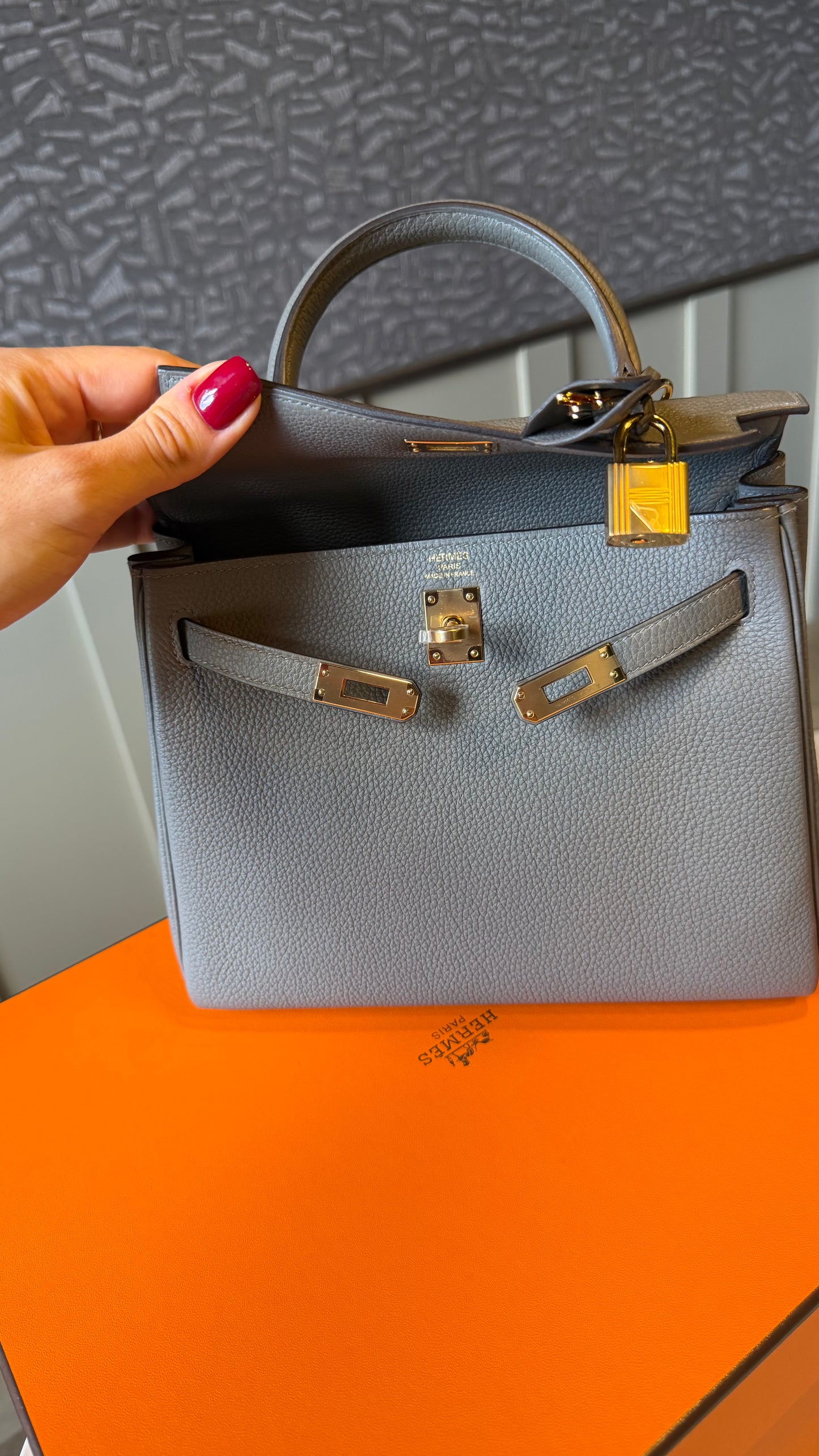 Kelly 25 gris Meyer Togo leather stamp B
