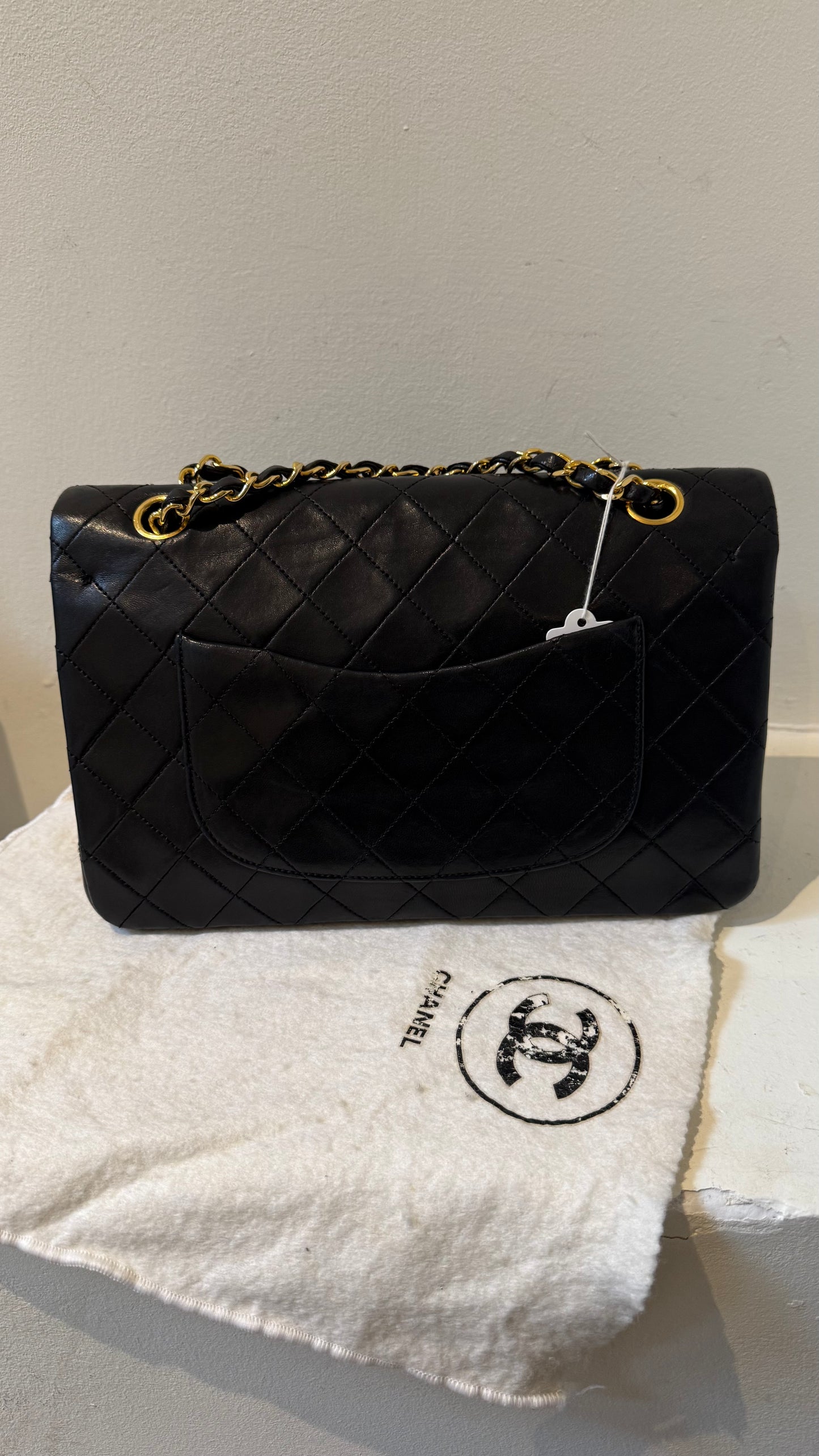 Medium vintage black vintage flapbag