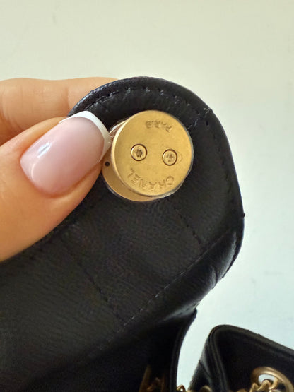 Storefresh Chanel small 25 handbag in black caviar