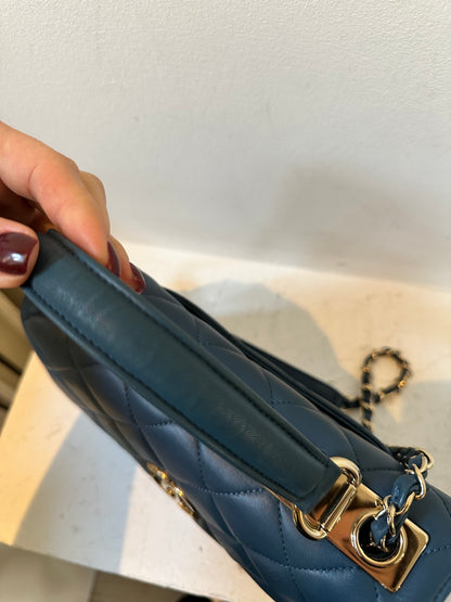 Chanel CC trendy in blue