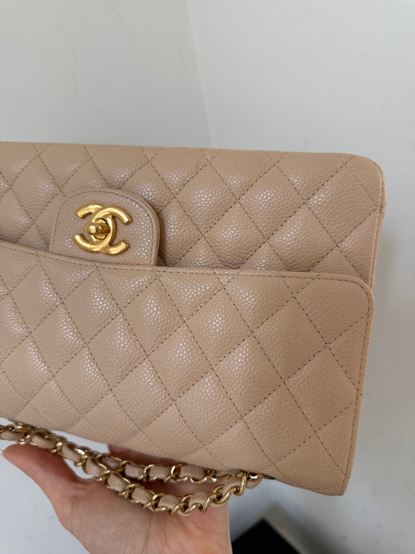 Chanel beige classic flap medium in caviar leather 14-series