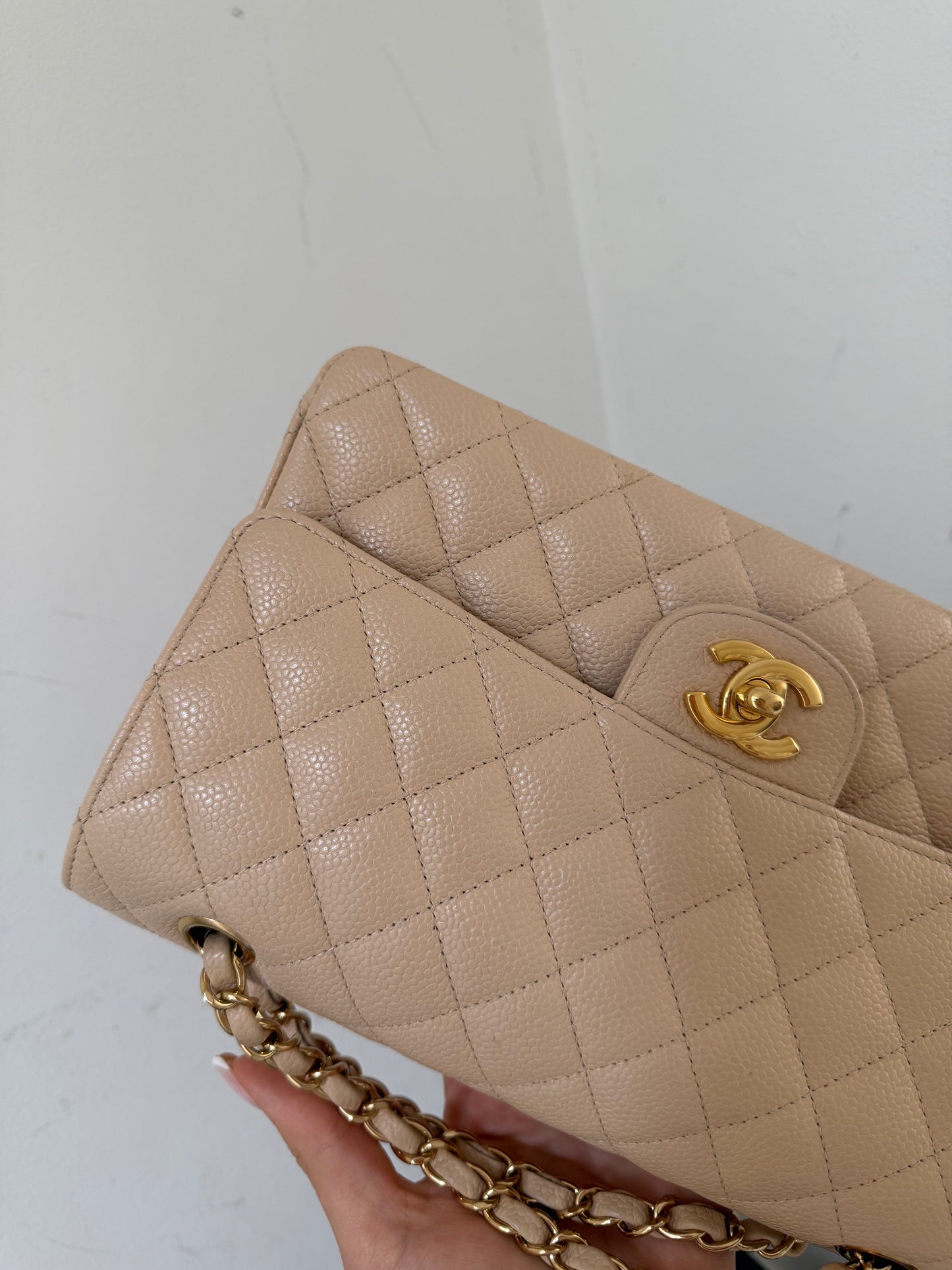 Chanel beige classic flap medium in caviar leather 14-series