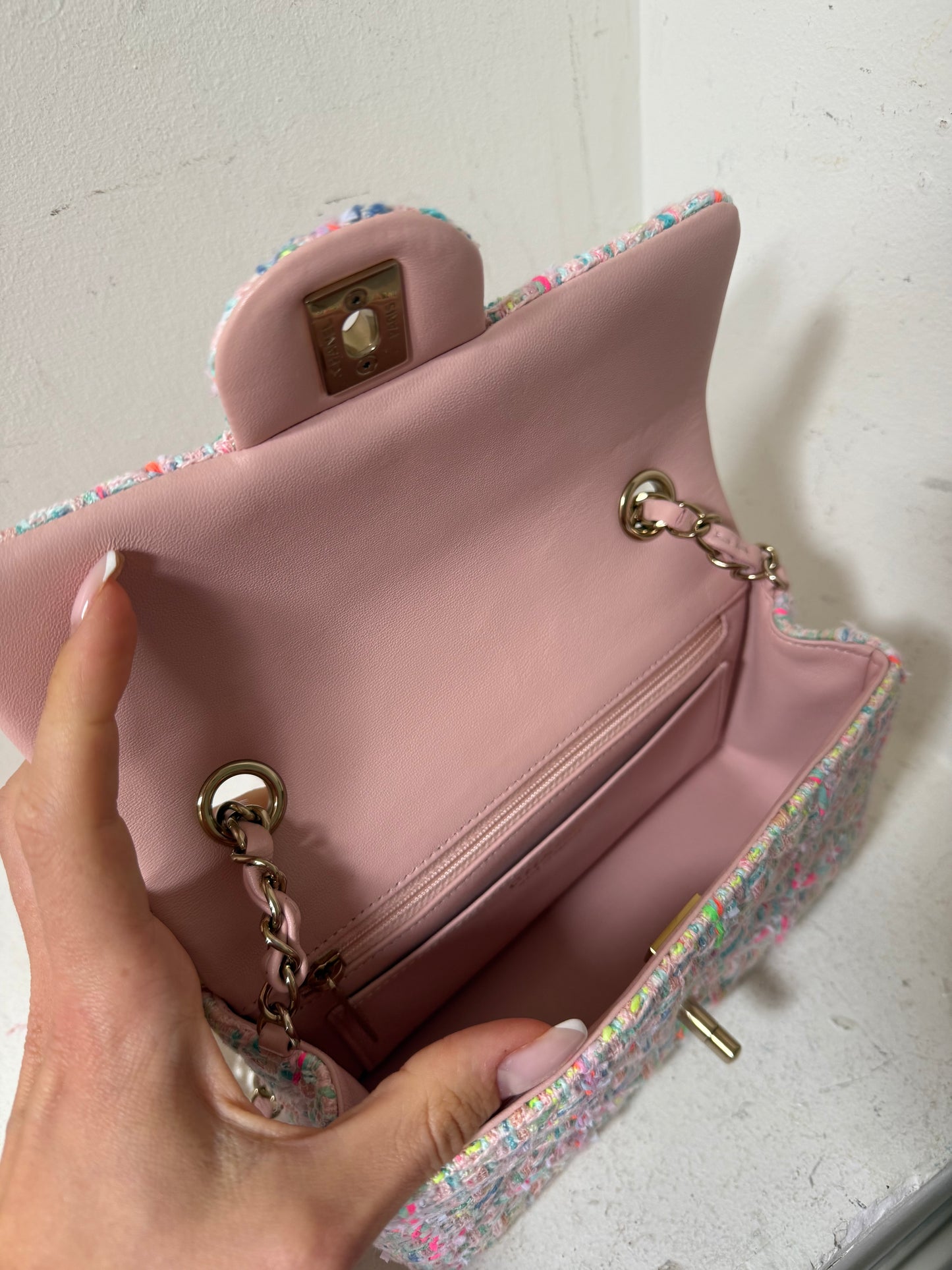 Chanel mini flapbag in tweed 2024