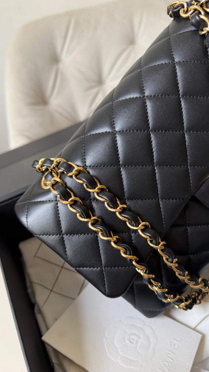 Chanel medium lambskin classic flapbag 2023 full set with invoice from Paris