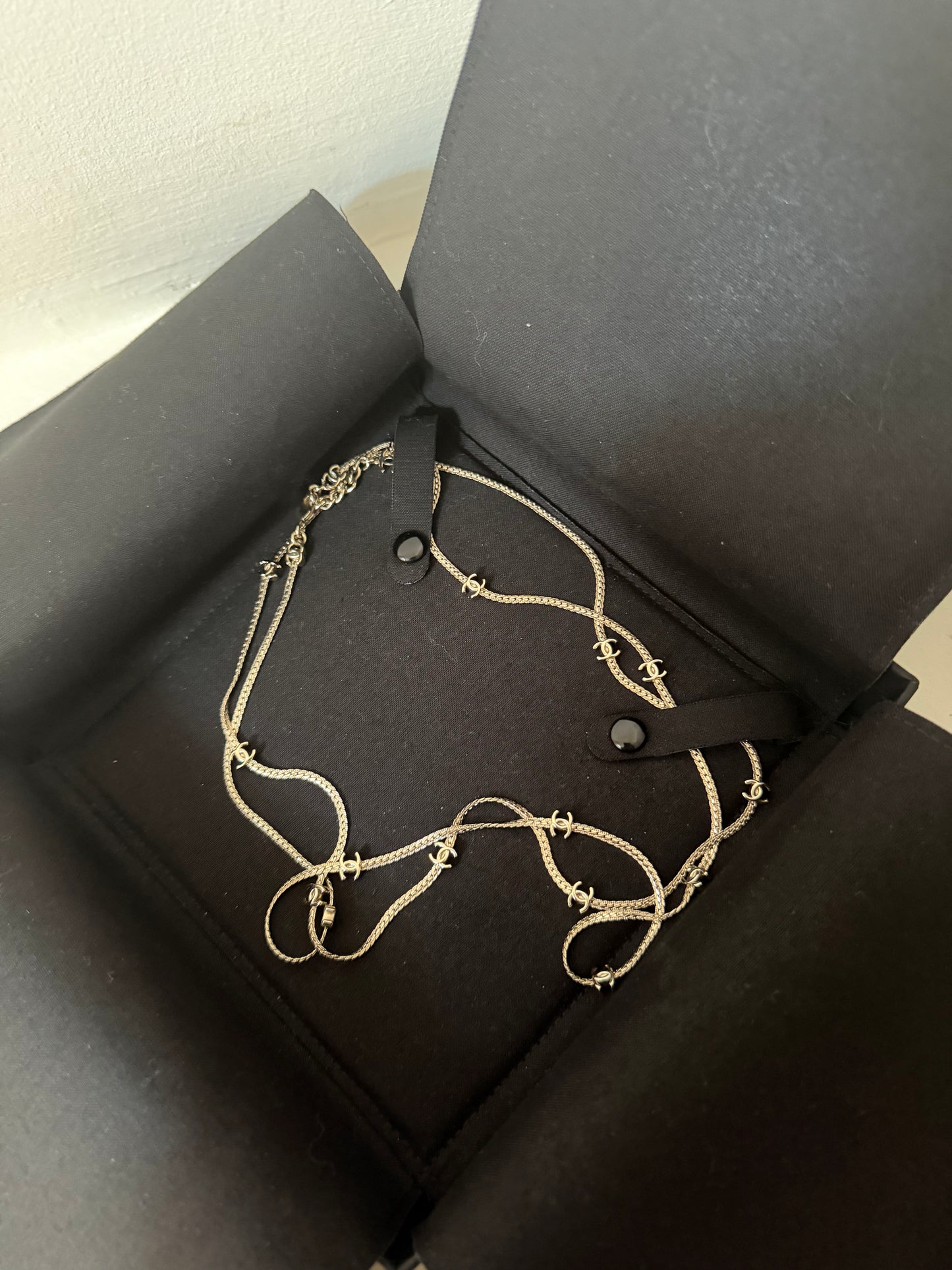 Chanel necklace small CC
