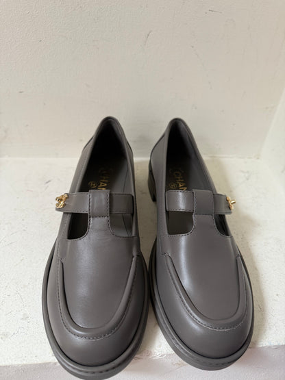Chanel mocassin in Grey 38.5