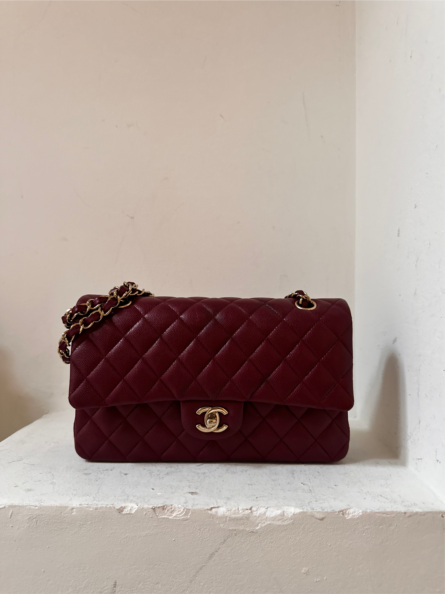 Chanel medium classic flap caviar 2023