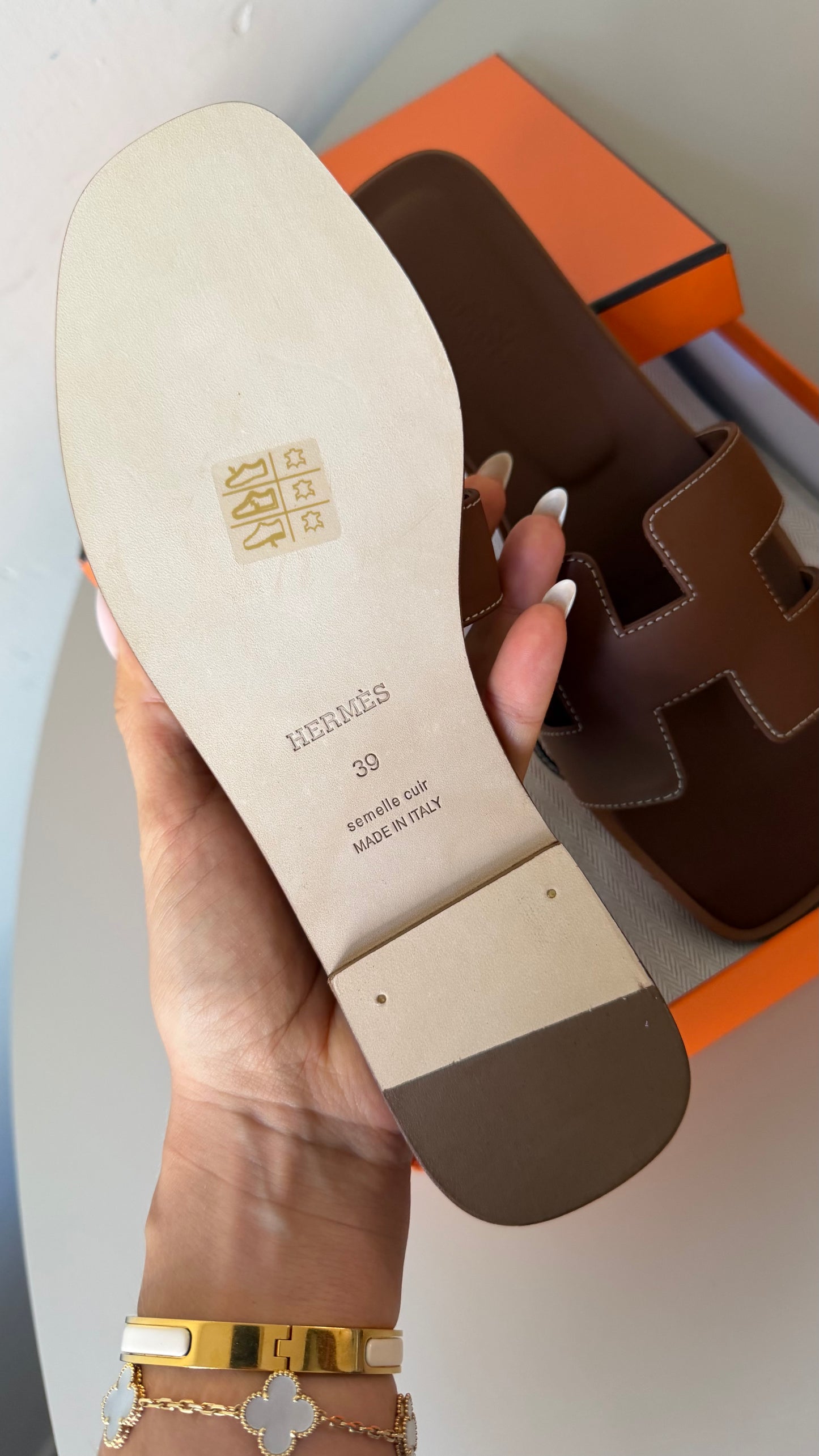 Hermes Oran color gold size 39