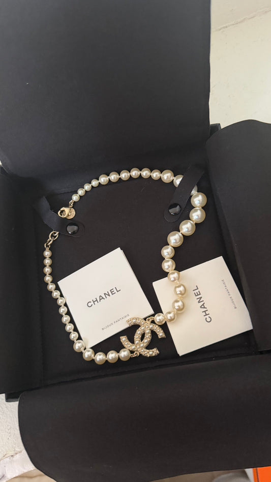 Chanel pearl necklace cc