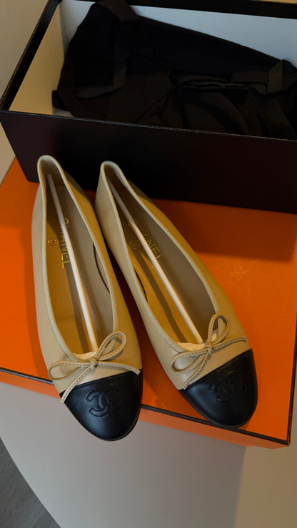 Chanel beige classic ballerina size 38 - small defect