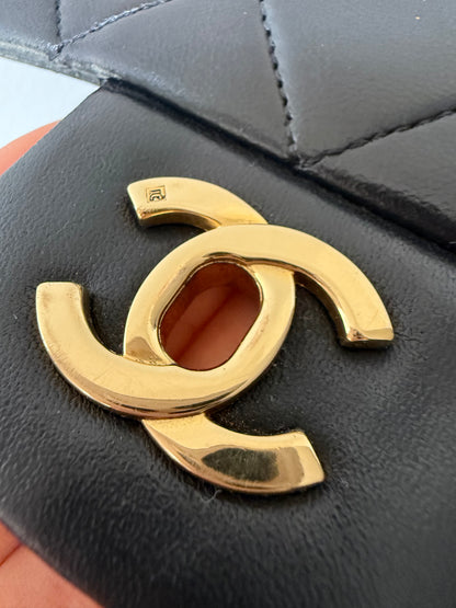 Chanel medium lambskin vintage flap 1 series (1989-1991)