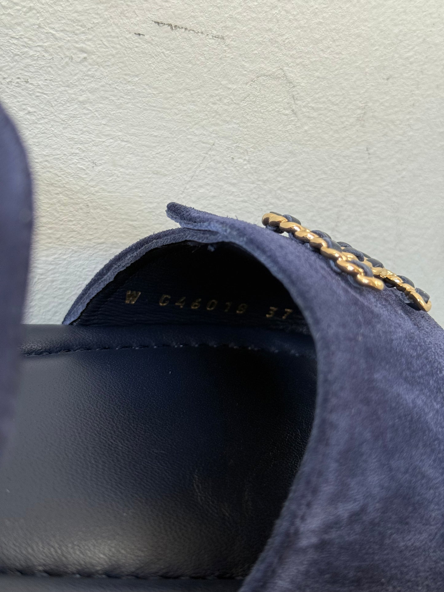 Chanel Navy suède sandals size 37