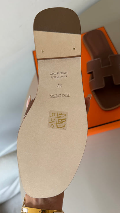 Oran slipper gold color size 37