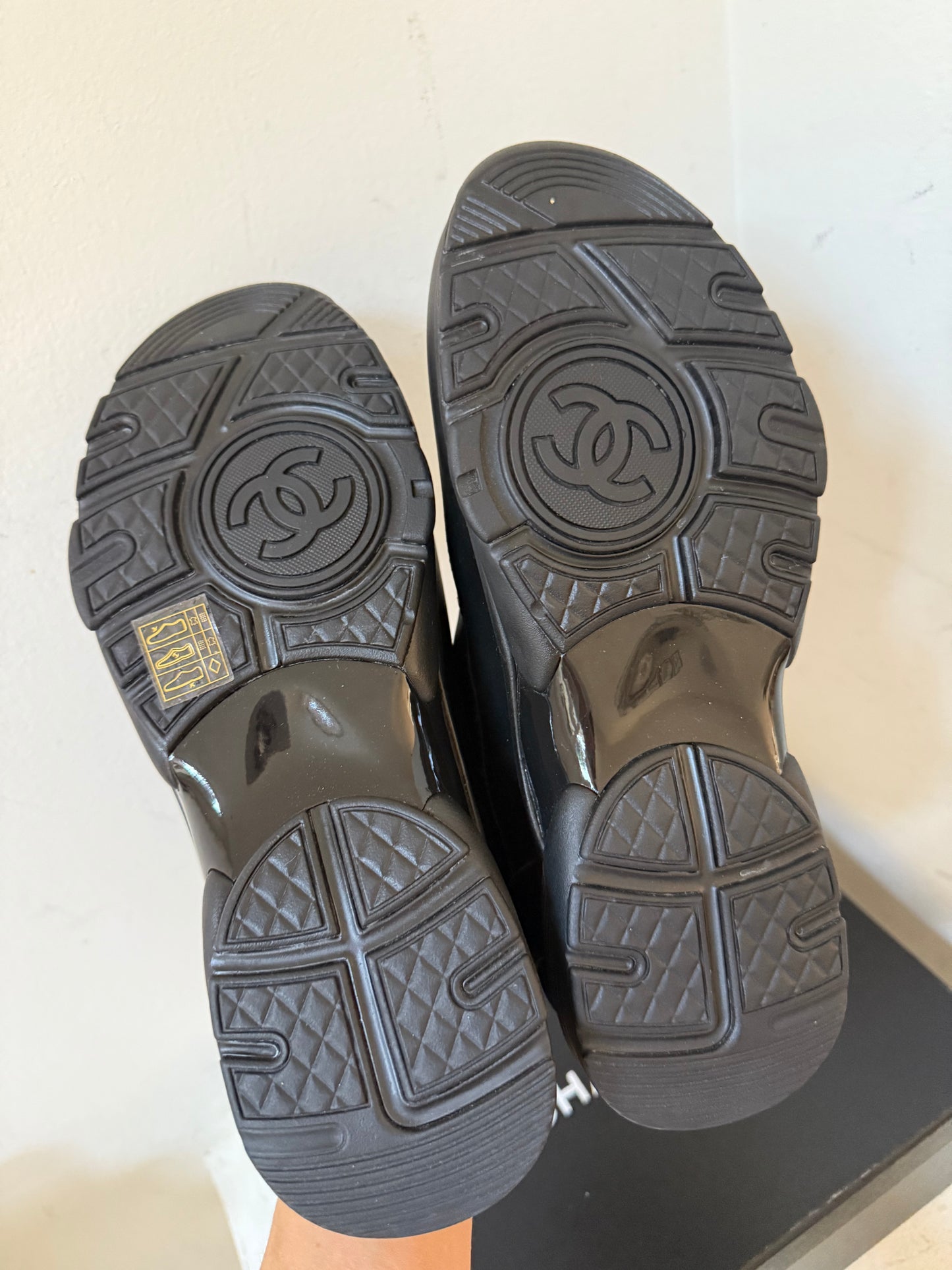 Chanel uniform sneaker size 38.5 new