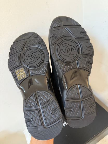 Chanel uniform sneaker size 38.5 new