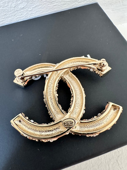 Chanel broche pink champagne