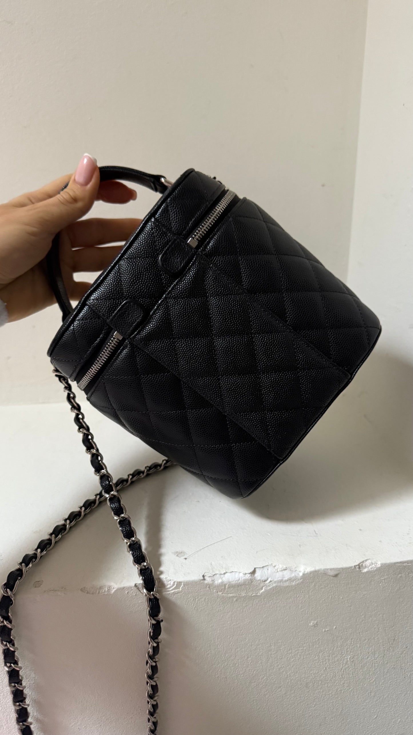 Chanel vanity case bag caviar with chip